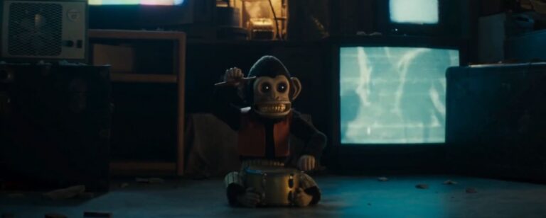 “The Monkey”: Lagi, Teror Horor dari Sebuah Boneka